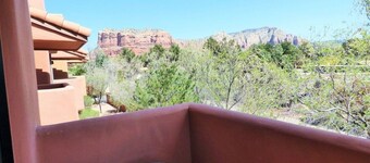 Great Central Location! - Hot Tub- Red Rock Views