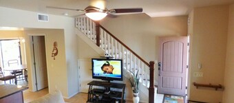 Great Central Location! - Hot Tub- Red Rock Views