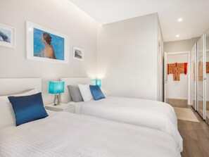5 bedrooms, iron/ironing board, Internet, bed sheets