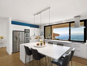 Fridge, microwave, oven, dishwasher - Villa Son Marés (Badia Blava)
