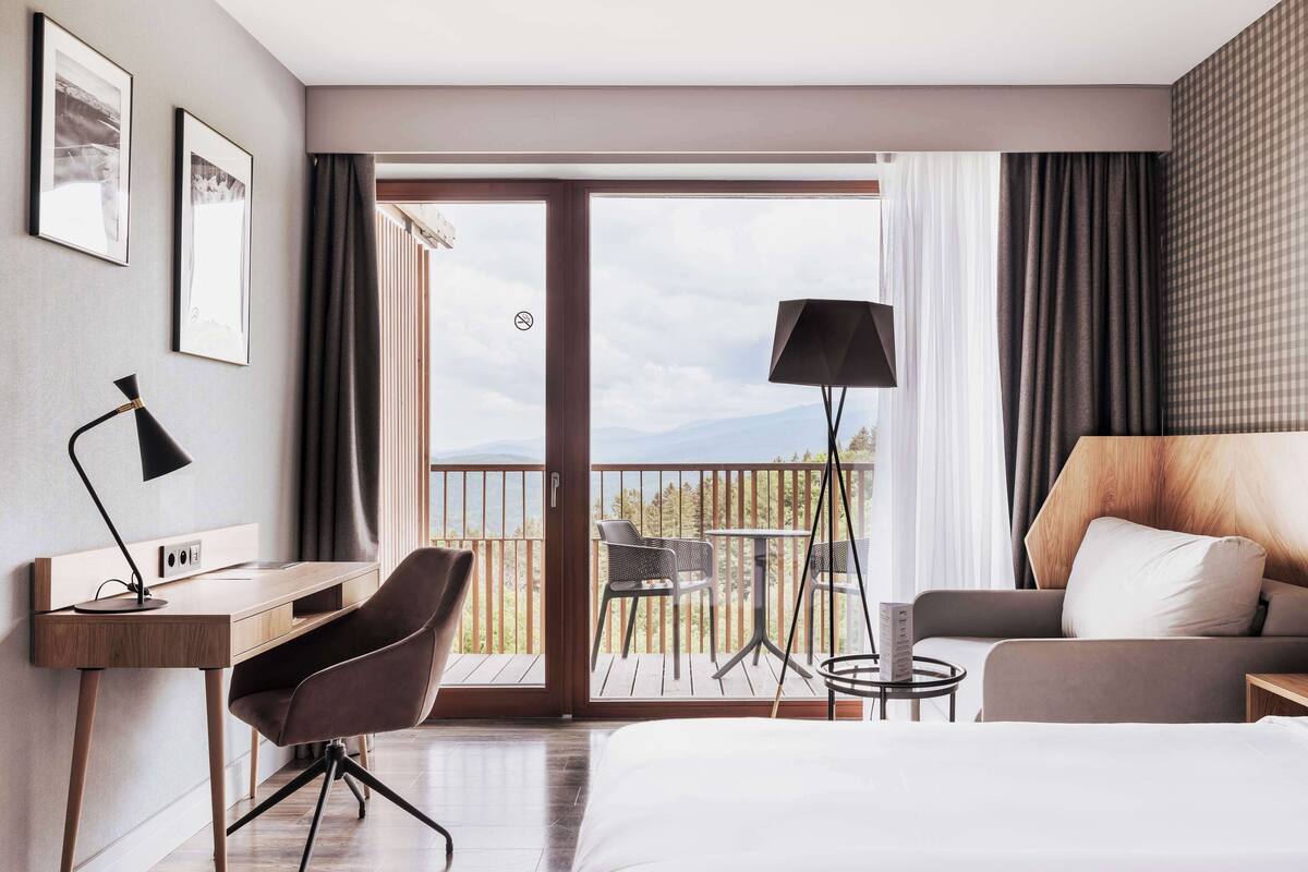 Superior Room | 1 bedroom, hypo-allergenic bedding, minibar, in-room safe