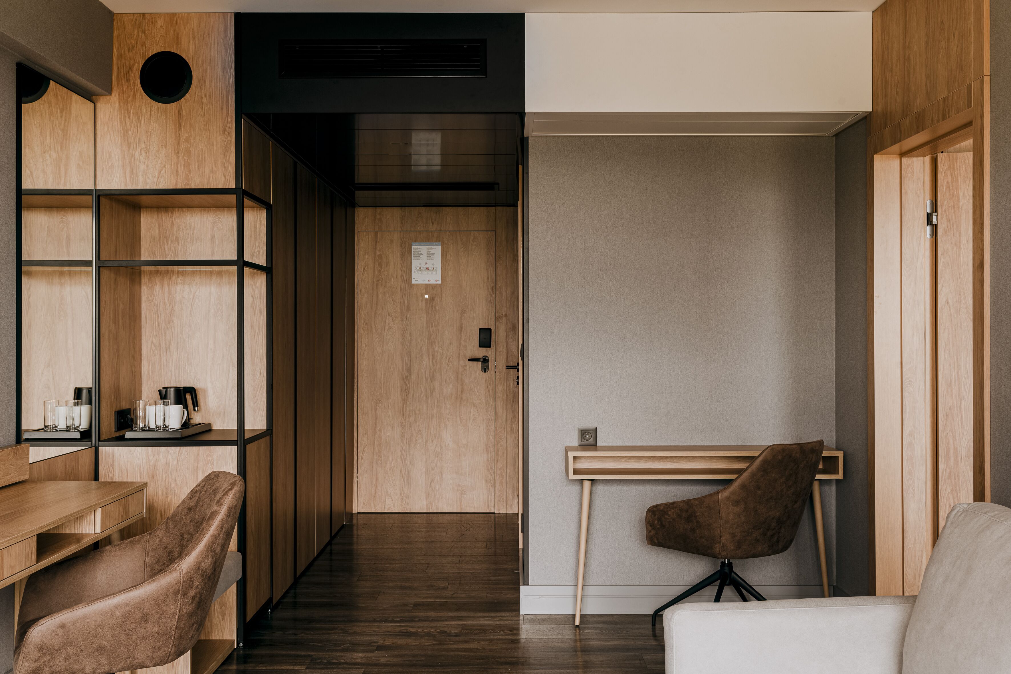 suite (mountain view) | living area | lcd tv