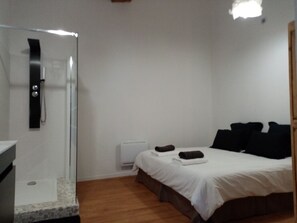 2 dormitorios y ropa de cama