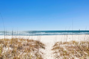 On the beach - Beachfront | Pet Friendly | Private Beach | Gulf Views (Gulf Shores)