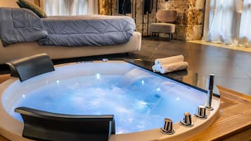 Bañera de hidromasaje privada