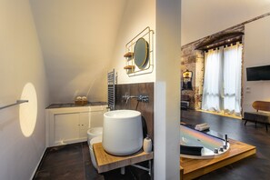 Luxury Studio Suite, Jetted Tub | Bathroom | Shower, rainfall showerhead, hair dryer, bidet - Garibaldi Maison de Charme (Avola)