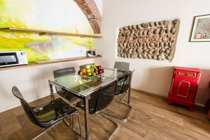 Exclusive Apartment, 2 Bedrooms | In-room dining