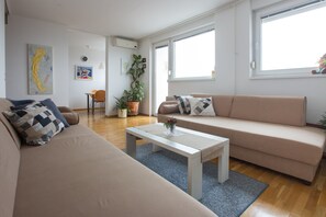 Comfort-Apartment | Wohnbereich | 100-cm-Flachbildfernseher mit Kabelempfang, Fernseher
