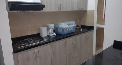 APARTAMENTO DE 3 ALCOBAS CON 3 BAÑOS Y CAPACIDAD DE 10 PERSONEN O MAS