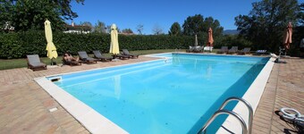 Apartment in farmhouse, shared swimming pool, between Rome and Naples