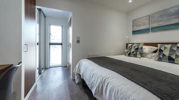 Appartamento Standard, 1 camera da letto, al piano terra | Una cassaforte in camera, insonorizzazione, ferro/asse da stiro