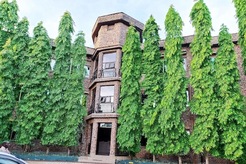 Discovery Courts Hotel