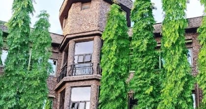 Discovery Courts Hotel