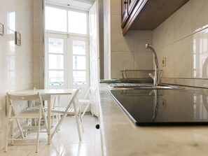 Apartment, 1 Bedroom | Private kitchen | Full-size fridge, microwave, stovetop, coffee/tea maker - Clérigos Apartments (Porto)