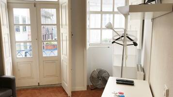 Apartemen, 1 kamar tidur | Setrika/meja setrika, tempat tidur bayi gratis, dan Wi-Fi gratis