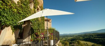 Exceptional view of Mont Ventoux. Charming house, cosy and friendly