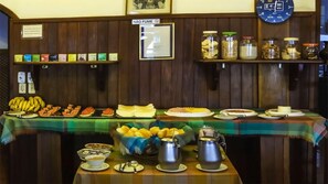 Free daily buffet breakfast  - Hotel Portofino (Ubatuba)