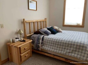 5 chambres, fer et planche  à repasser, lit de bébé portatif