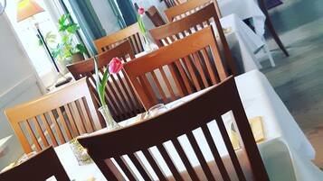 Tägliches inbegriffenes Frühstücksbuffet