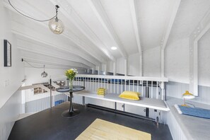 Interior - Canal-side architect-designed tiny house (Bath)