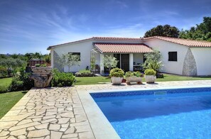 Pool - Apartment with outdoor pool, air conditioning, WLAN and barbecue (Pula)