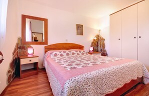 2 bedrooms, desk, free WiFi, bed sheets - Nice apartment with outdoor pool, air conditioning, WLAN, BBQ (Pula)