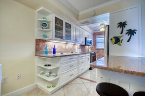 Fridge, microwave, oven, stovetop - A Little Slice of Paradise !! (Bonita Springs)