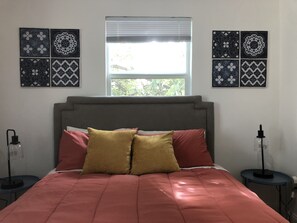 2 habitaciones, tabla de planchar con plancha, wifi y ropa de cama 