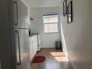 Fridge, microwave, coffee/tea maker, cookware/dishes/utensils - 2-bedroom oasis in Miami (Miami)