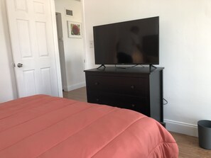 2 habitaciones, tabla de planchar con plancha, wifi y ropa de cama 