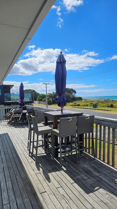 Beached on Broadway - Perfect for Couples, Families or Friends