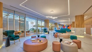 A modern lobby with glass walls, comfortable seating, and a well-lit ceiling. - City Express Plus by Marriott Guadalajara Providencia (Guadalajara)
