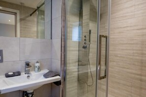 Bathroom - Stonegate Court (York)