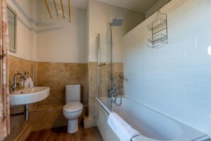 Apartment, 2 Bedrooms | Bathroom | Combined shower/tub, hair dryer, towels - Buckingham Street (York)