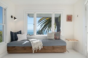 4 bedrooms, iron/ironing board, free WiFi, bed sheets - Lazy Hummingbird in Summerland | 3 Units, 1 Property | Walking Distance to Beach! (Summerland)