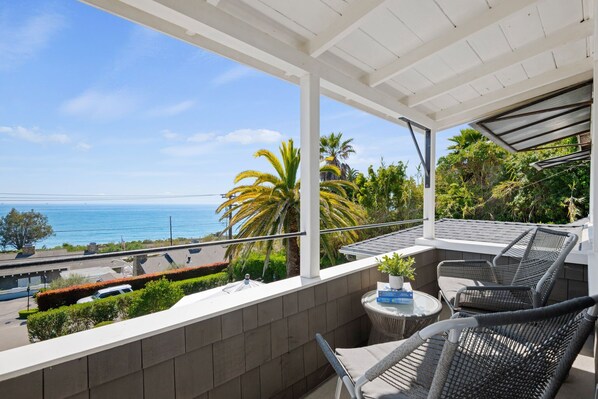 Property grounds - Lazy Hummingbird in Summerland | 3 Units, 1 Property | Walking Distance to Beach! (Summerland)