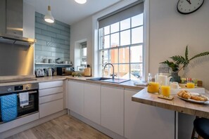 Private kitchen - Riverside City Loft Apartment (York)