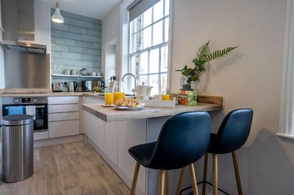 Private kitchen - Riverside City Loft Apartment (York)