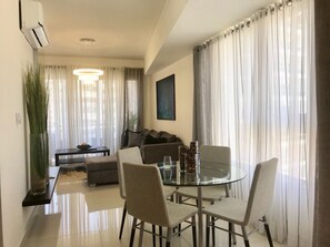 Lobby sitting area - Stylish Luxury 1 BR Apartment (Santo Domingo)