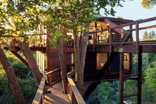 Peaceful Treehouse with Ocean View