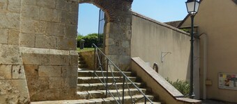 ペルシュの門にあるイリエ・コンブレイの中心部にある平和と緑