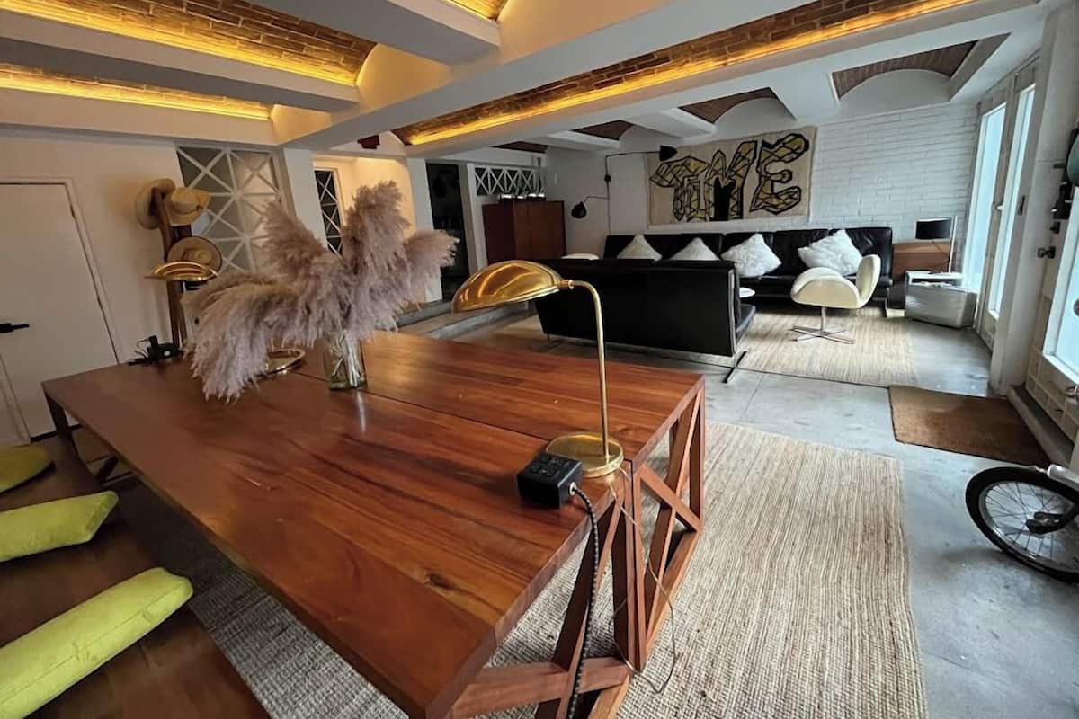 Deluxe Studio | Living area