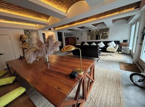 Deluxe Studio | Living area