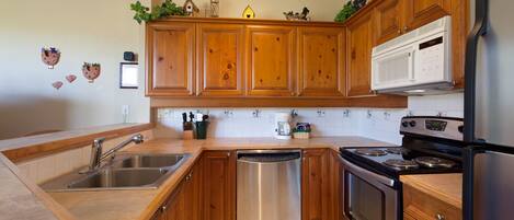 Nhà liên kế, 2 phòng ngủ (35) | Bếp riêng | Tủ lạnh, lò vi sóng, lò nướng, máy rửa bát