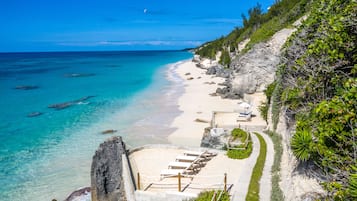 Beach nearby, sun-loungers, beach umbrellas, beach towels
