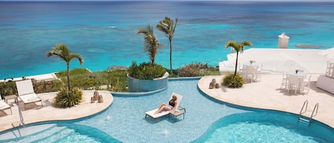 4 piscines extérieures, parasols de plage, chaises longues