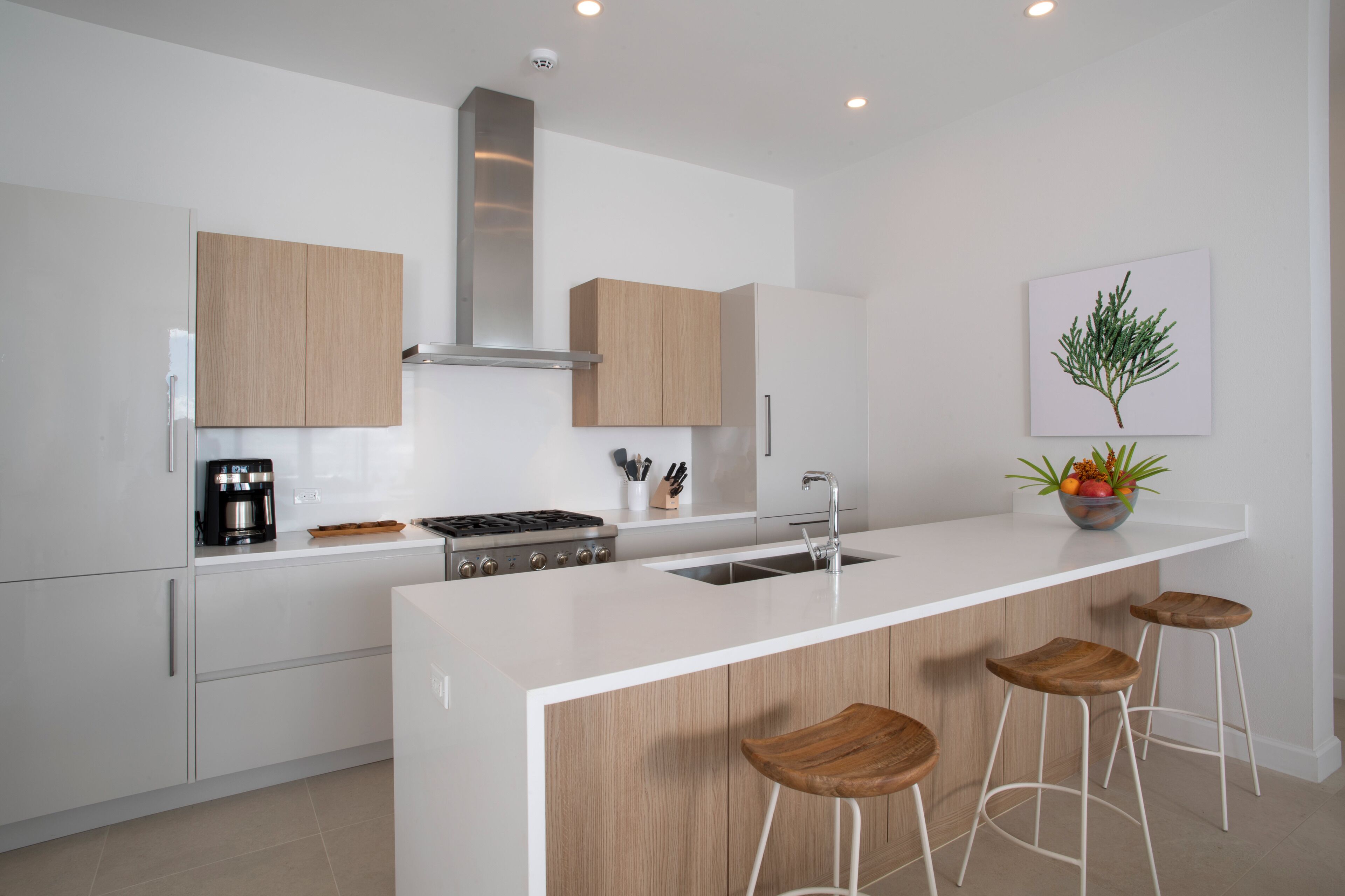 espresso maker, coffee/tea maker, dining tables