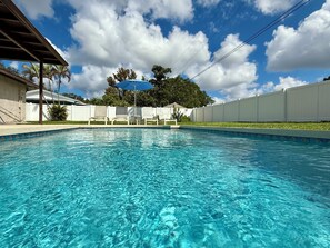 حمّام سباحة خارجي، حمّام سباحة مُدفَّأ