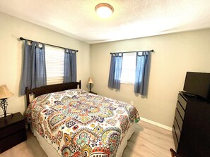 2 bedrooms, iron/ironing board, free WiFi, bed sheets - Home with private heated pool (Bradenton)
