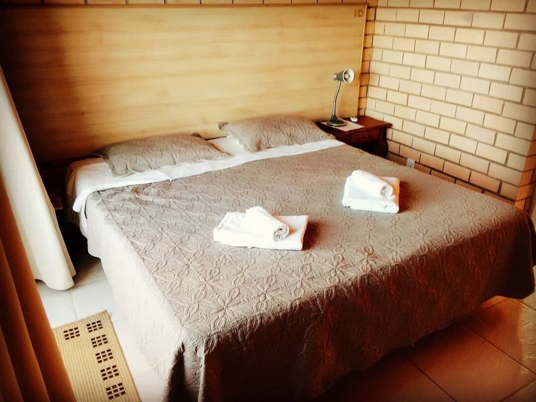 WiFi (無料)、ベッドシーツ